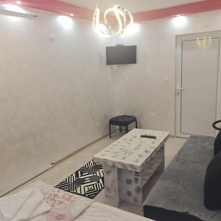 Day And Night Apartamento Veliko Tŭrnovo Exterior foto