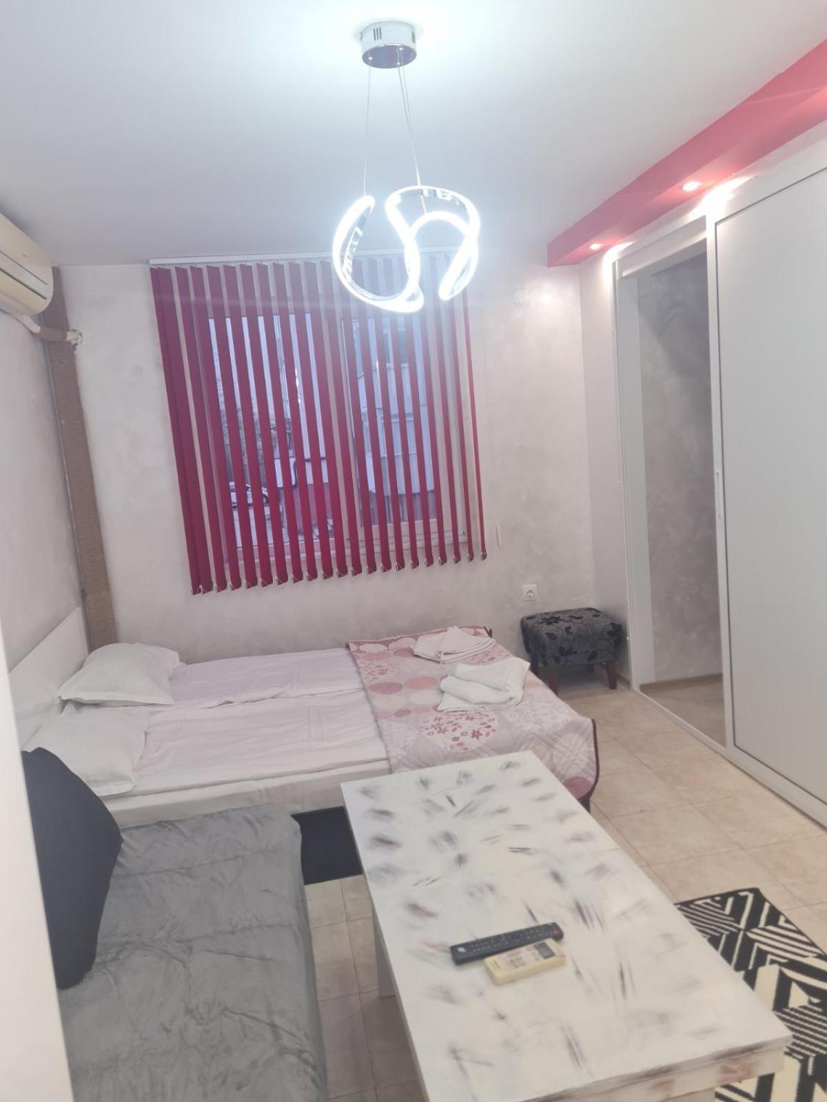 Day And Night Apartamento Veliko Tŭrnovo Exterior foto