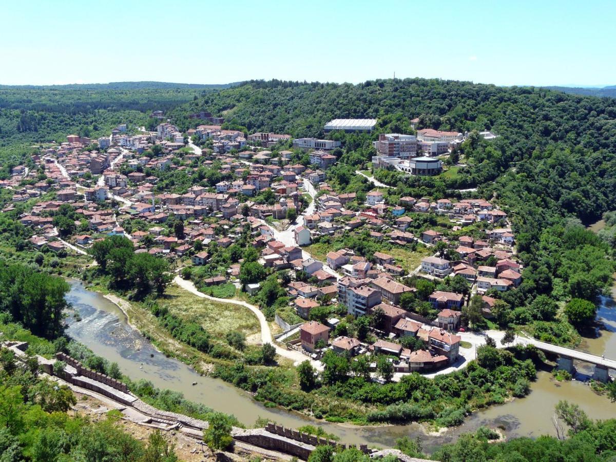 Day And Night Apartamento Veliko Tŭrnovo Exterior foto